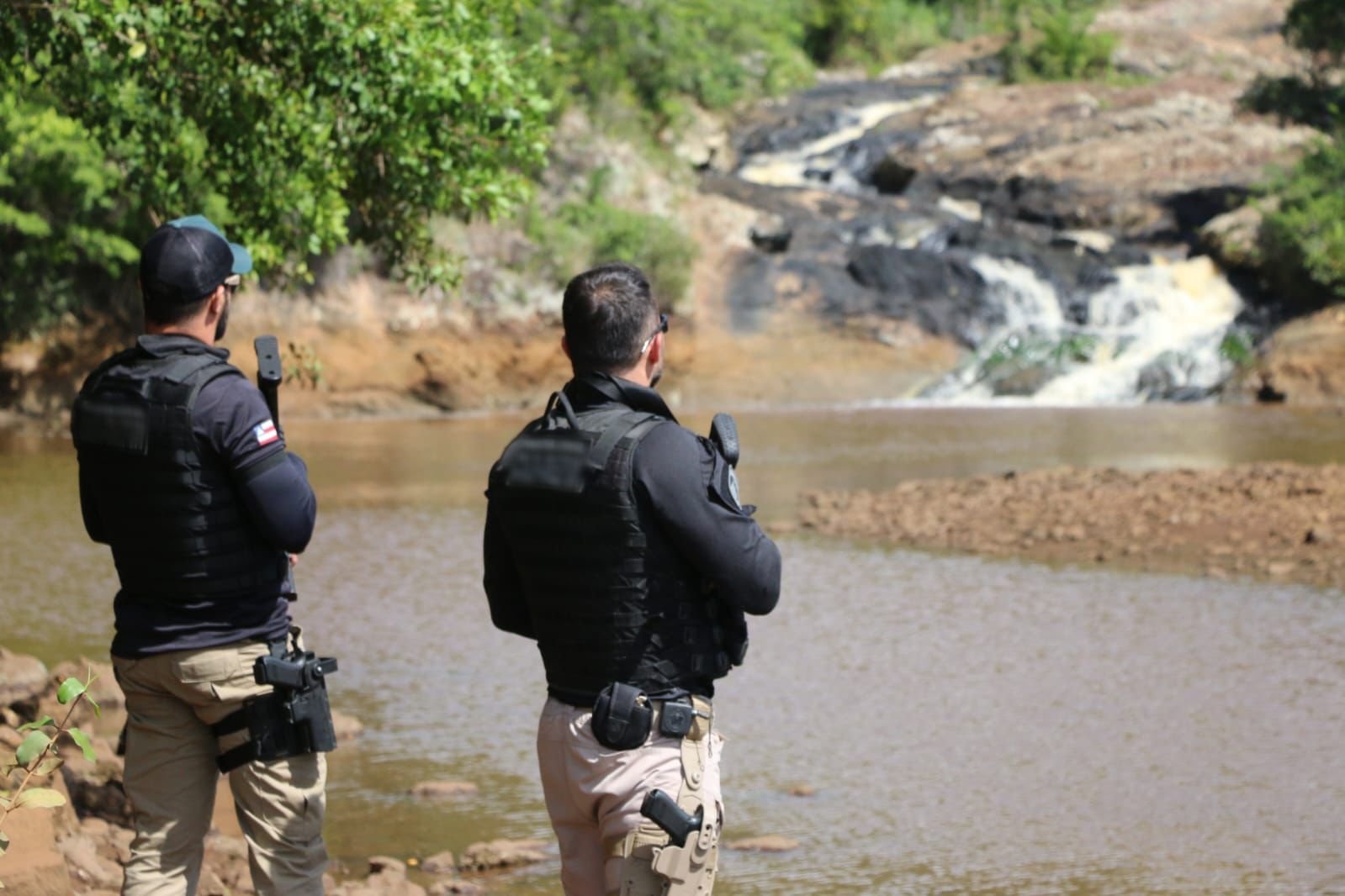 CARNIFICINA EM AREMBEPE: FORÇAS DE SEGURANÇA DESCOBREM IDENTIDADE DOS ASSASSINOS DE IRMÃOS!