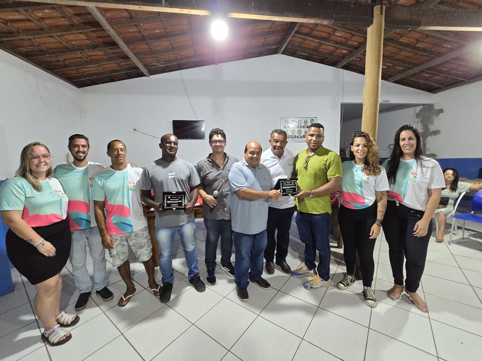 Prefeitura Municipal entrega kits com fardamentos novos aos salva-vidas 